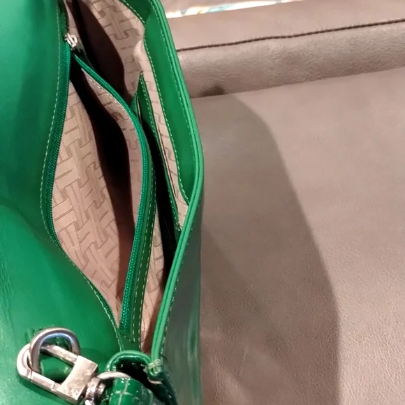 Cole Haan Leather Green Wristlet Wallet Patent Leather Clutch - X Large- GUC - Picture 9 of 17